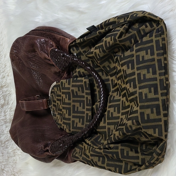 💯 Authentic Fendi Handbag 🍀 - Picture 5 of 15